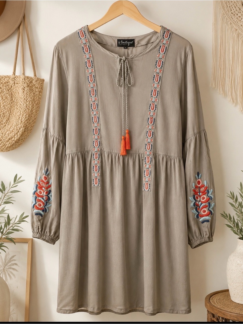 B. Boutique by Evergreen boho embroidered peasant dress size small